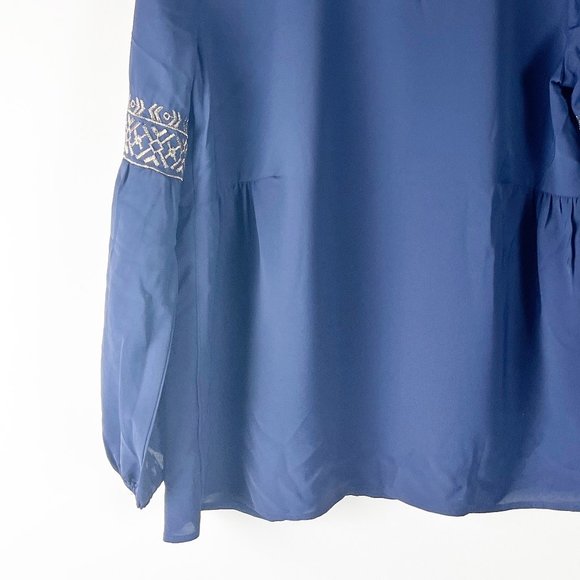 2/$30 Truly Poppy Navy & Gold Embroidered Blouse M - Picture 5 of 5